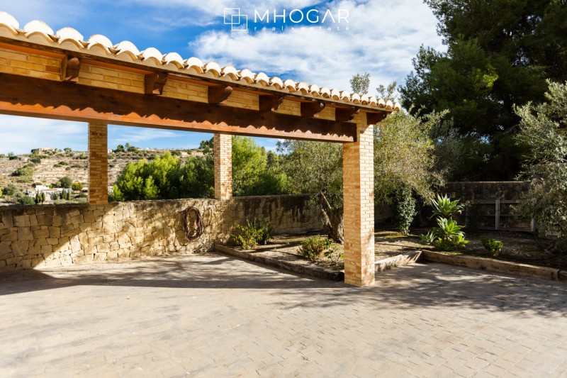 Rústica Elegancia - Casa de Campo a la venta en Benissa!
